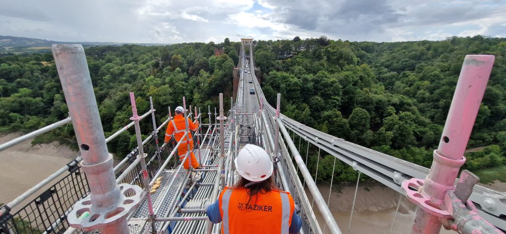 Clifton Suspension Bridge Refurbishment: How Engineers Repainted 4,000 Chain Links construction-infrastructure