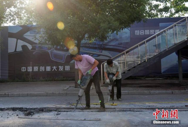 China’s Traffic-Straddling Bus - One Year On Automotive & Transport, Engineering News
