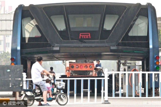 China’s Traffic-Straddling Bus - One Year On Automotive & Transport, Engineering News